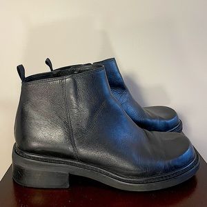 Genuine Leather Rounded Square Toe Black Booties Side Zipper Women’s Size 8.5W